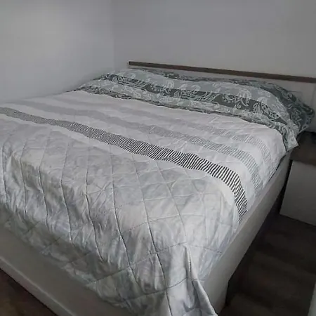 Feworeinel Mit 2 Schlafzimmern *